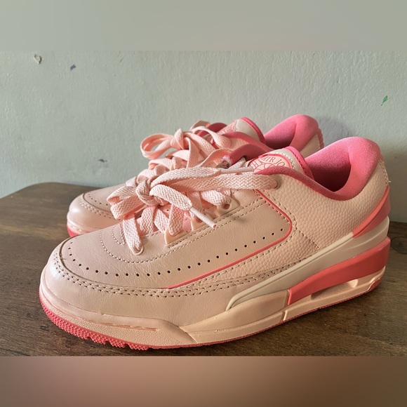 Jordan 2/3
Washed Coral (Women's) - Picture 1 of 11